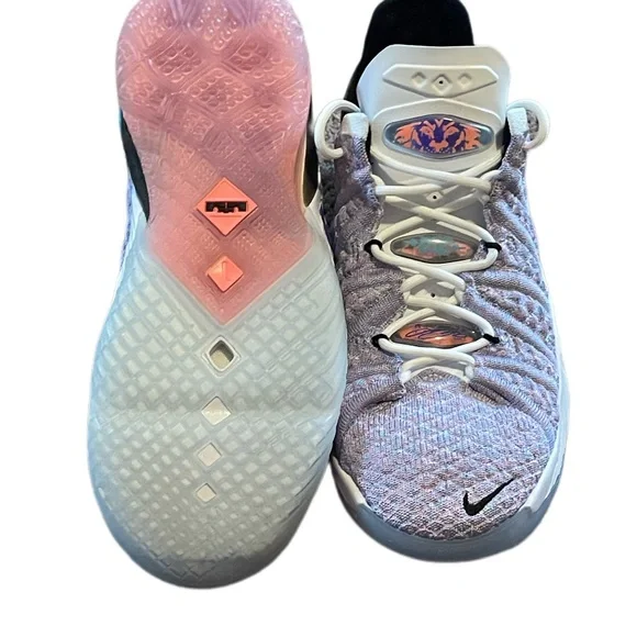 Nike LeBron XVIII 18 GS Size 7Y Purple White Basketball Shoes CW2760-900